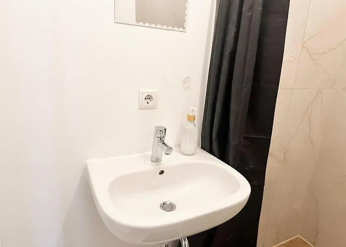 Cute Nest For 2 - By Center - Tram Connection - Long Friendly - 3rd District In